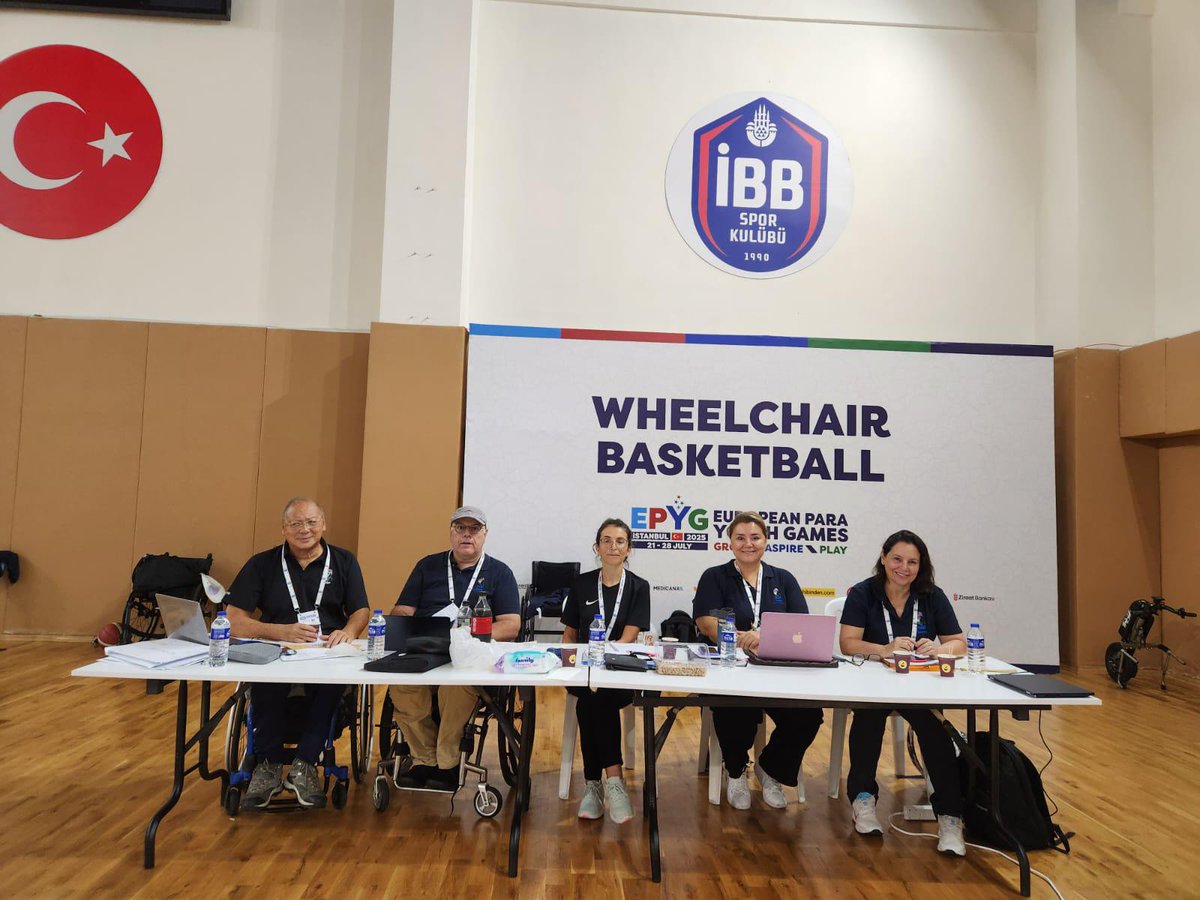 AYBÜ, Avrupa’nın en büyük spor organizasyonlarından biri olan 2025 Avrupa Para Gençlik Oyunları’nda Ülkemizi Gururlandırdı.

İstanbul’da düzenlenen organizasyonda Spor Bilimleri Fakültesi öğrencilerimizden Merve Sefa Özsu masa tenisi branşında altın madalya, Rümeysa Cesur ise