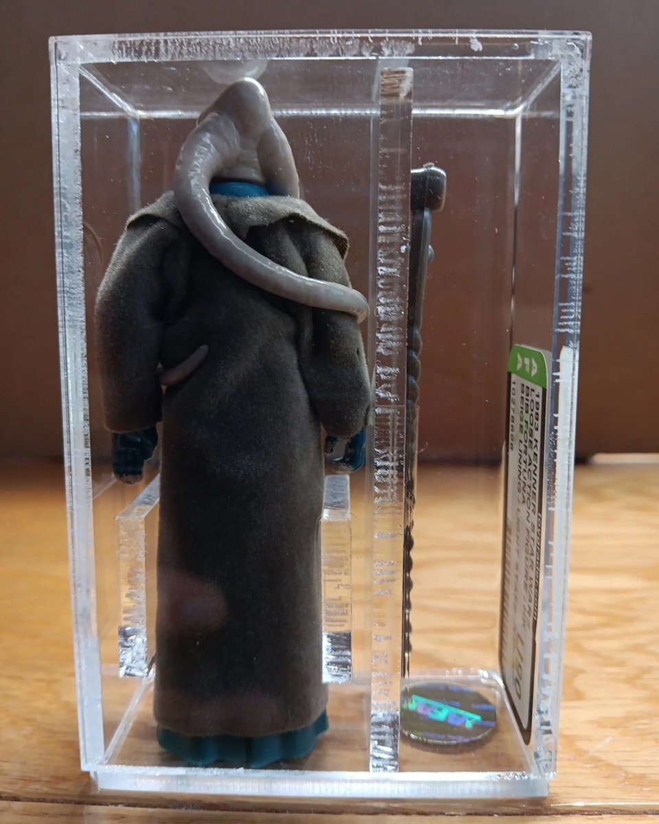 PadawanCollects's tweet image. Bib Fortuna was first released in 1983 for the Return of the Jedi toy line by Kenner on the 65A cardbacks on Palitoy and Kenner. He comes with a velvet-type cloak, a chest plated belt, and, staff.
#vintagetoys