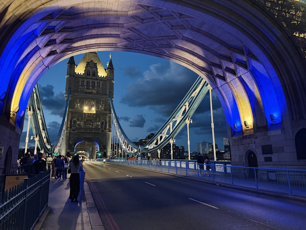 Our team recently wrapped a global employee town hall from our client’s office in London! Once again, we were fortunate to join forces with Wave Marketing as we’ve successfully done this same event with them for the past few years. 

From 41 floors up we were treated to a