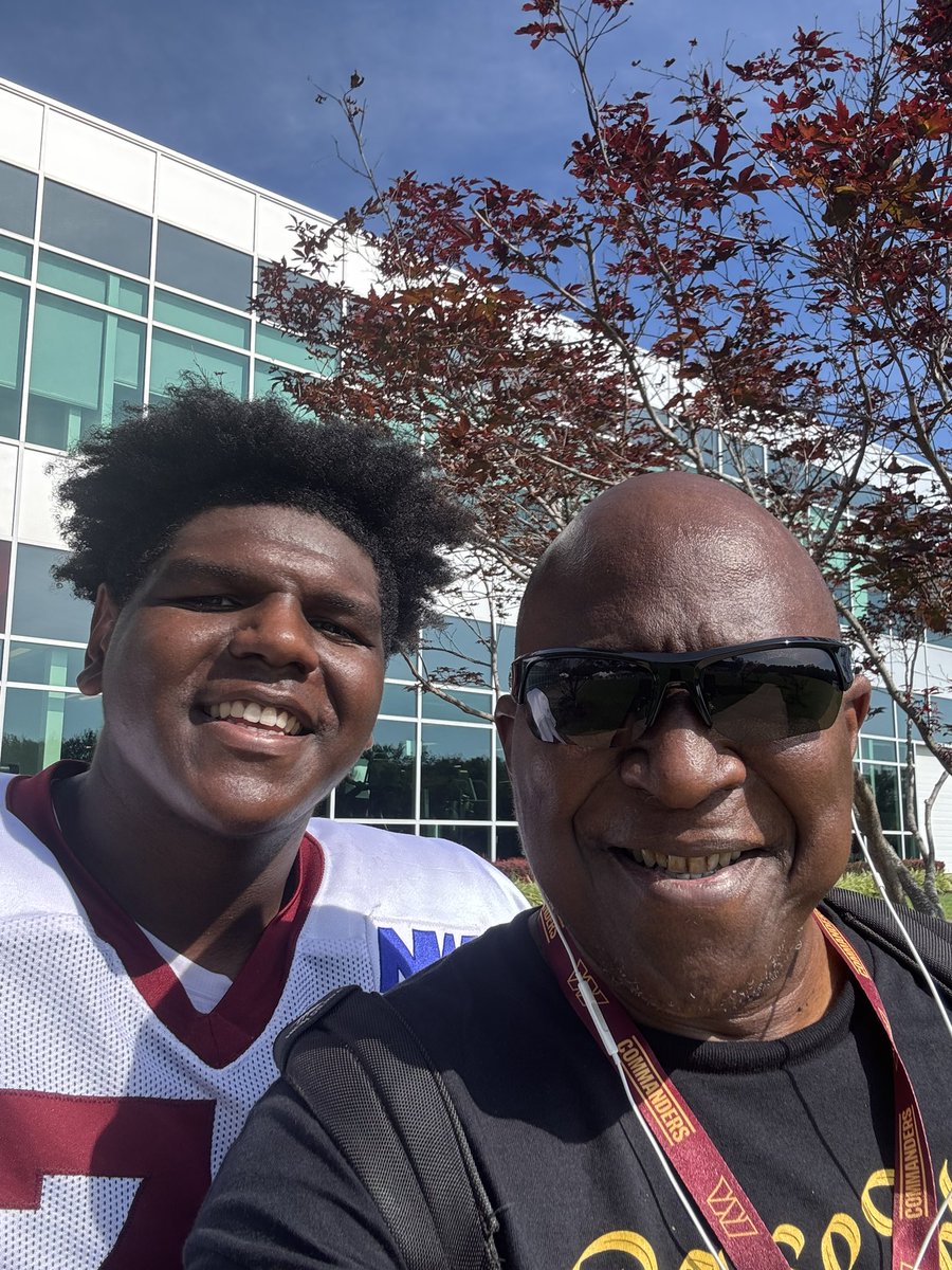 TACKLE FOOTBALL IS BACK🦾 Hail to the W. 
Recap 4pm on Team 980 Alumni reaction🏈