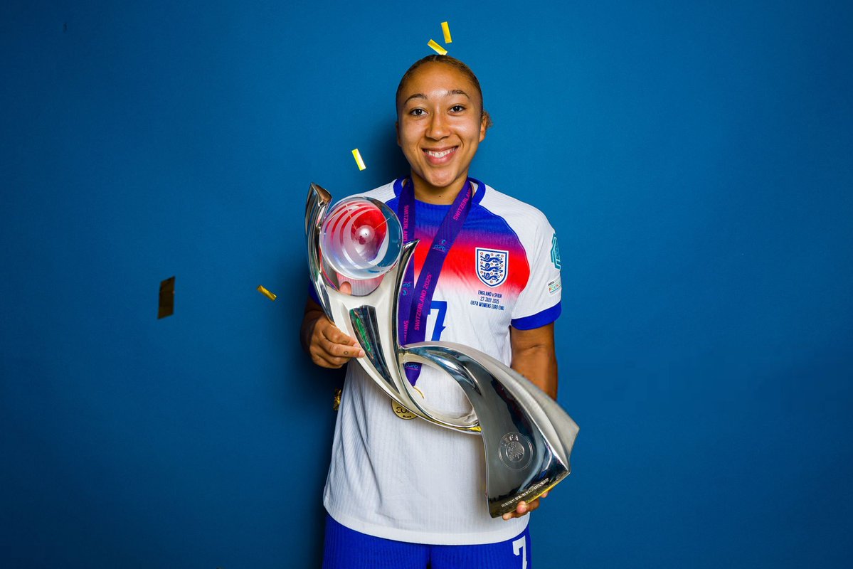 ChelseaInPhotos's tweet image. CHELS 🏴󠁧󠁢󠁥󠁮󠁧󠁿🏆💙