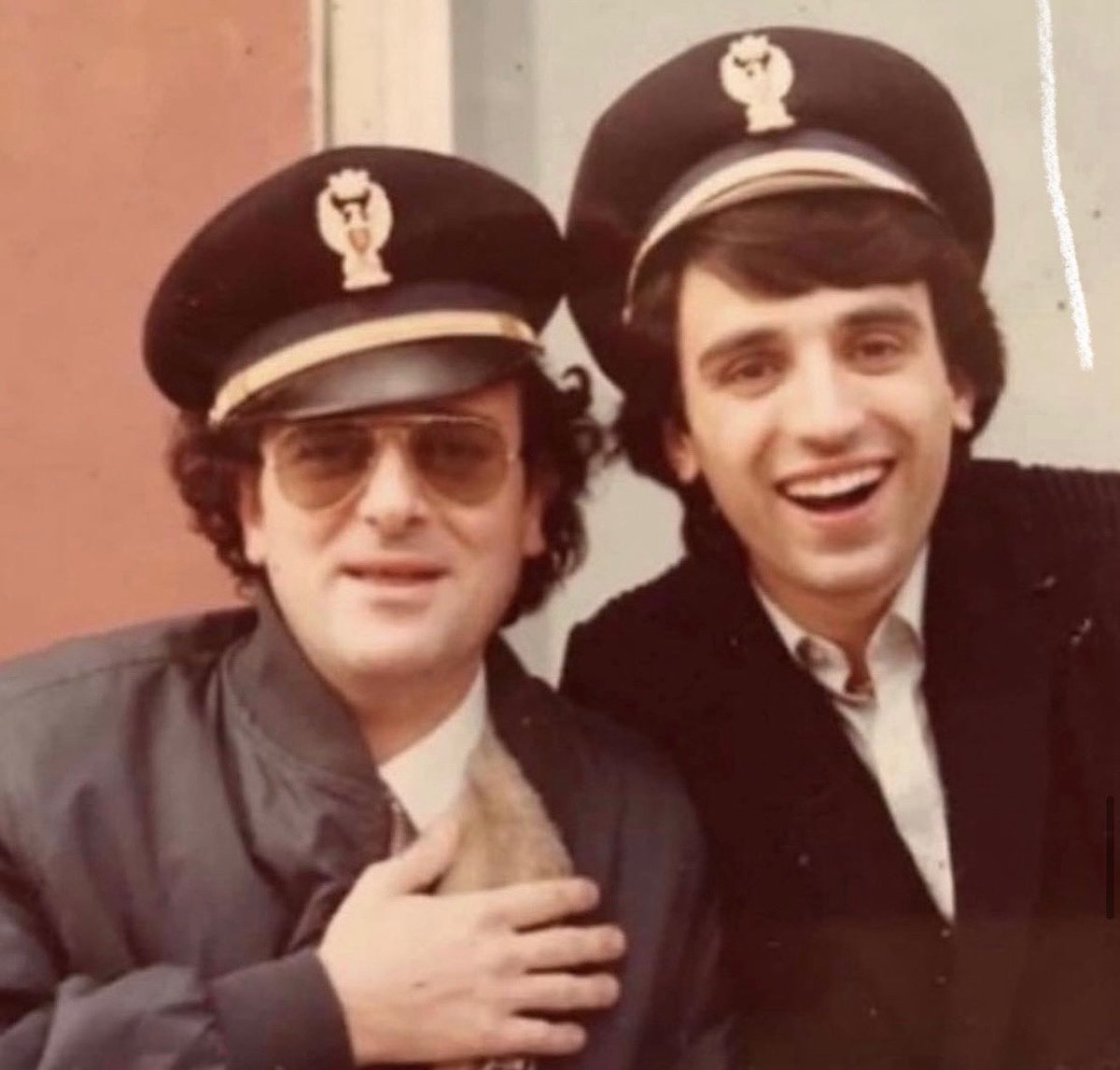 Un esempio per le nuove generazioni…

Era appena rientrato da una gita in barca, il commissario Beppe Montana, quando venne trafitto dai colpi di pistola dei killer mafiosi, sotto gli occhi della fidanzata. 

Il 28 luglio del 1985, 40 anni fa, era una calda domenica. Montana