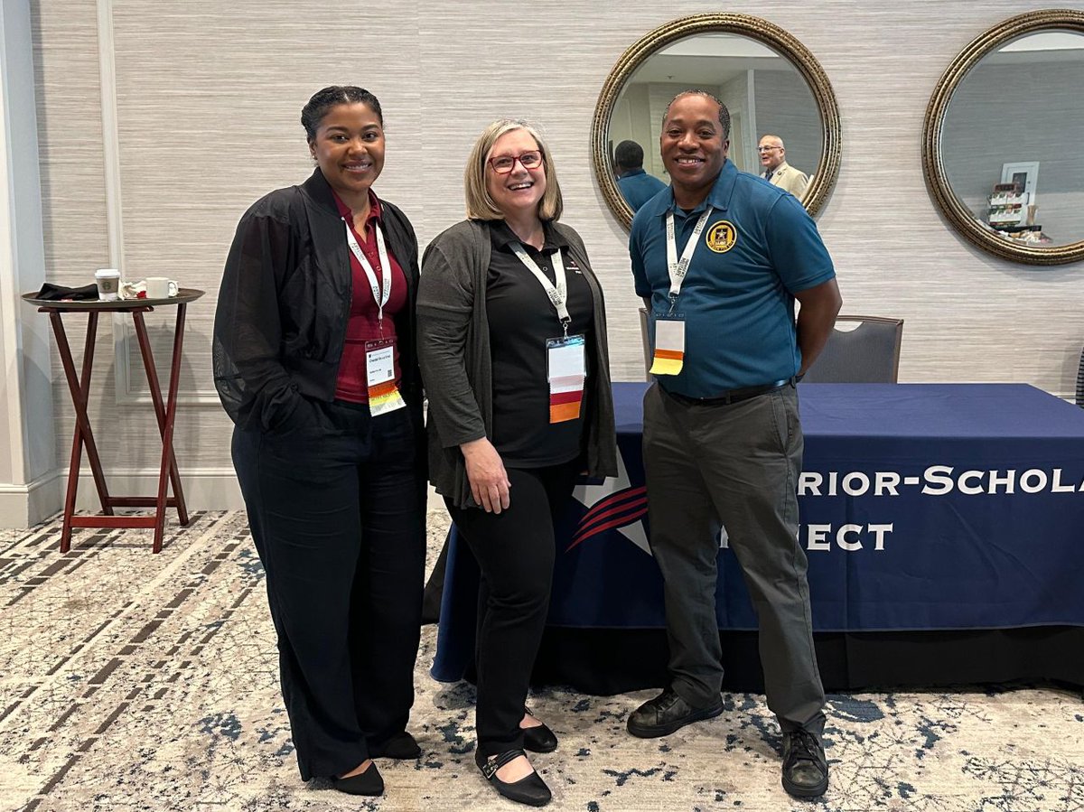 TRADOC's tweet image. Team members from @USArmy #SoldierForLife attended the 2025 Association of Veterans Education Certifying Officials conference, where they had the chance to share with attendees the many resources available to student veterans &amp;amp; their families!

Learn more: soldierforlife.army.mil/Employment-Edu…