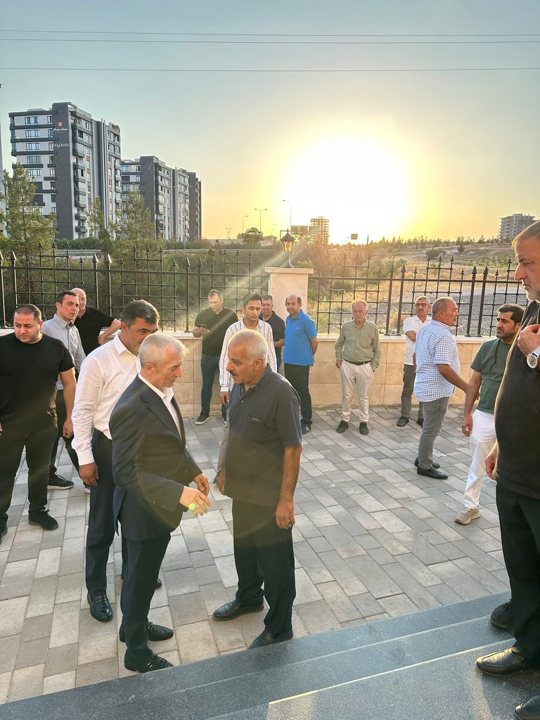 CHP Gaziantep İl Başkanı Sayın Reis Reisoğlu’nun kıymetli babası Mehmet Reisoğlu’nun vefatı dolayısıyla, Şahinbey Belediye Başkanımız Sayın Mehmet Tahmazoğlu, belediye başkan yardımcılarımız ve yönetim kurulu üyelerimizle birlikte taziye ziyaretinde bulunduk.

Acılı günlerinde