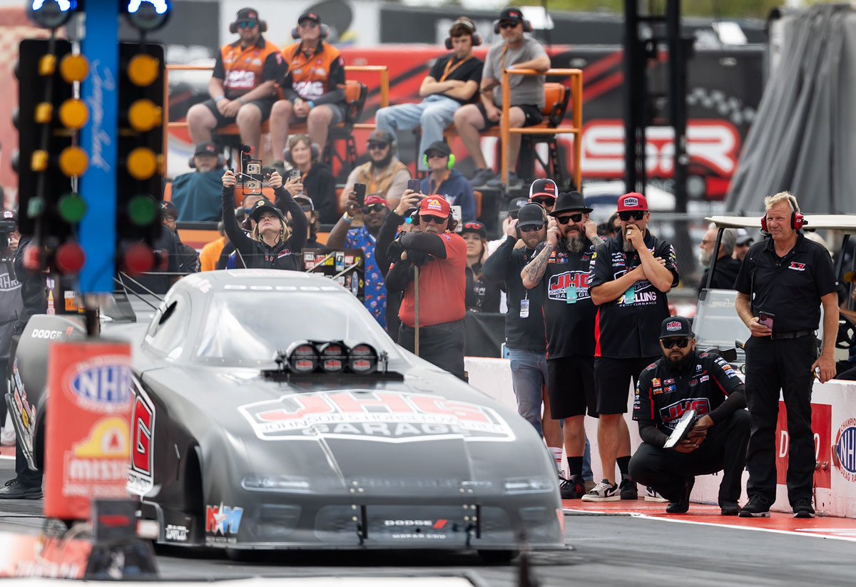 TSRnitro's tweet image. Thank you @RaceSonoma fans, you packed the house this weekend for the #SonomaNats!
#TSRnitro | #NHRA | #Dodge | @TonyStewart | @LeahPruett_TF | @matthagan_fc | @Mobil1 | @mobil1racing | @jhgdriven