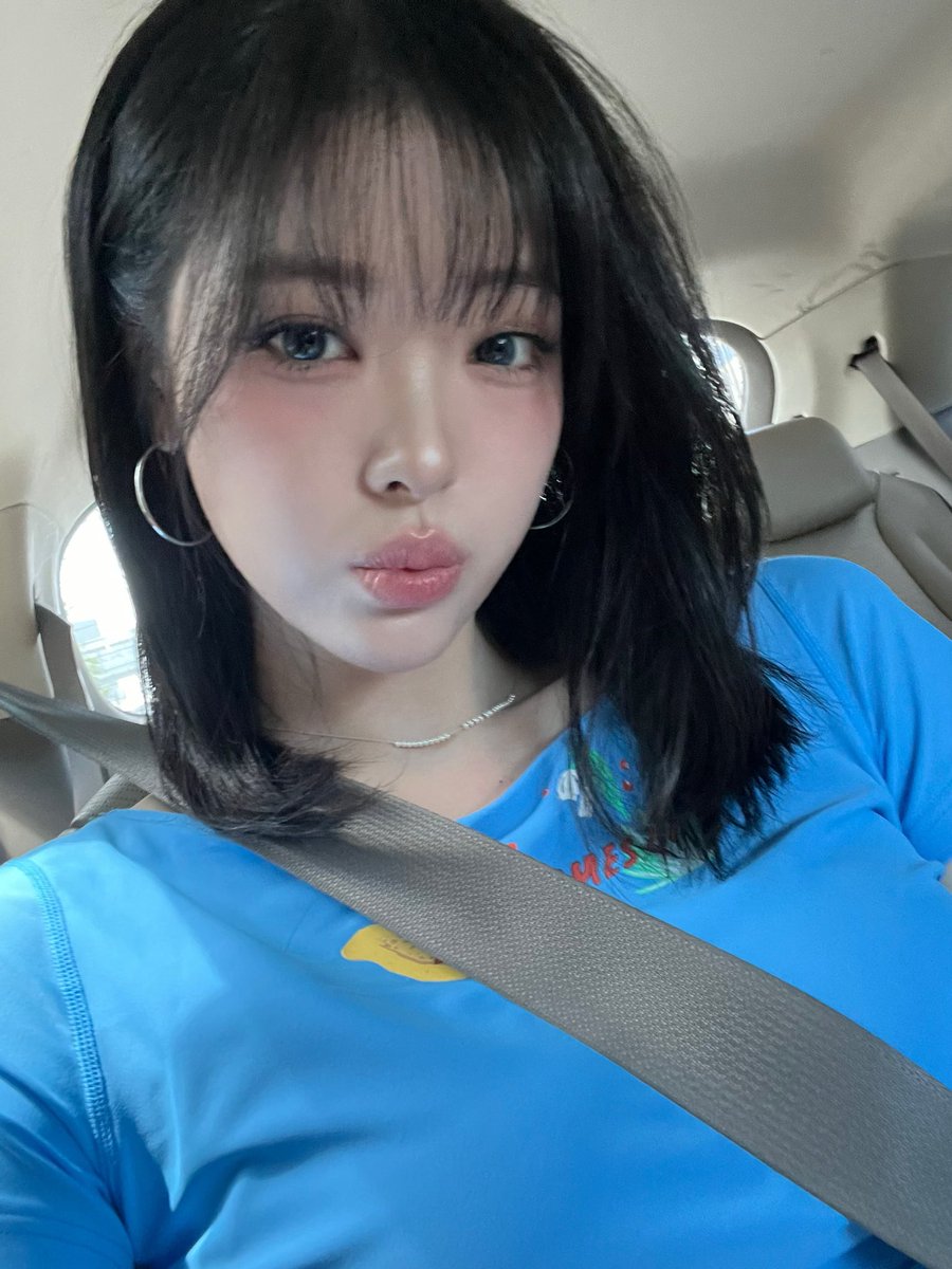 enthralynn's tweet image. what is in her waterrr shes so fine