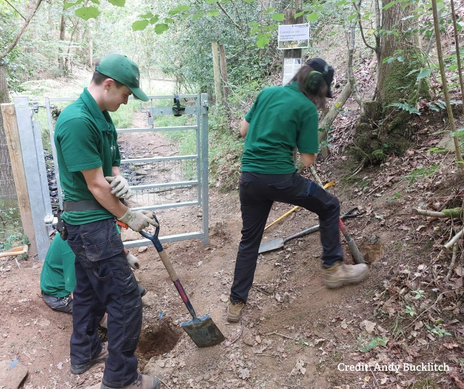 WorcsWT's tweet image. Phew! On the hottest day of the year so far a few weeks back, our fabulous conservation trainees chiselled out a rickety stile from solid sandstone at #PoundGreenCommon, installed a new kissing gate and then went to collect a new picnic table for #Monkwood on their way back.…