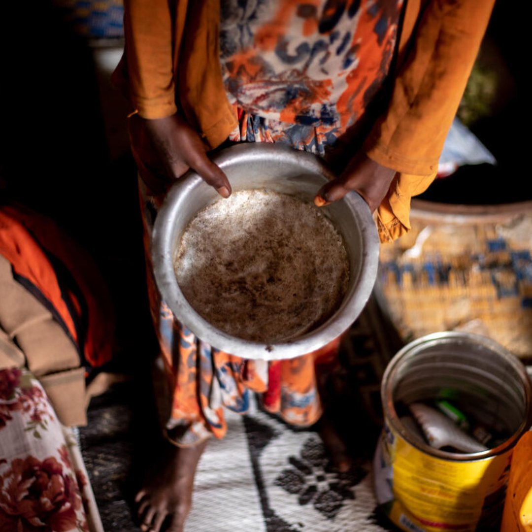 WHO's tweet image. It was seen that when food prices rose, low-income countries were the hardest hit and faced higher food insecurity.  

What more❓

Rising food inflation likely worsened acute malnutrition, risking the health of millions of vulnerable children. 

We must act now 👉…