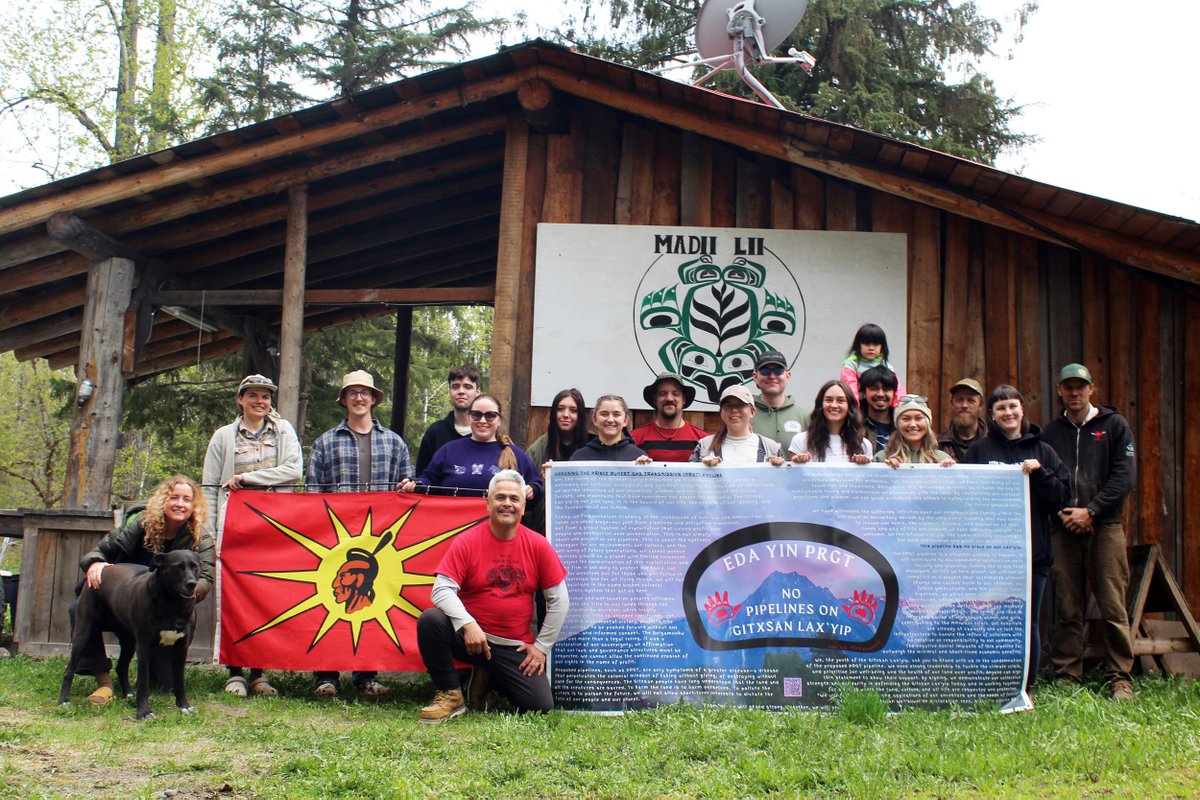SFUFASS's tweet image. In May, nine undergraduate students traded textbooks and lecture halls for 2 weeks of fieldwork and experiential learning in northwestern BC within Luutkudziiwus (Gitxsan) Territories—all part of @sfu_indg&apos;s first field school course, INDG 435. 
Read more: sfu.ca/fass/news/2025…