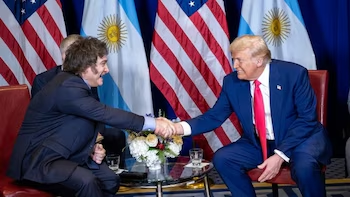 LT8am830's tweet image. -Milei se reunió con una funcionaria de Trump: los argentinos ya no necesitarán visa para entrar a EEUU
-Aún no hay precisiones sobre cuándo empieza a regir el nuevo régimen de ingreso
-La exención de visa está destinada a quienes viajen por turismo o negocios a EEUU