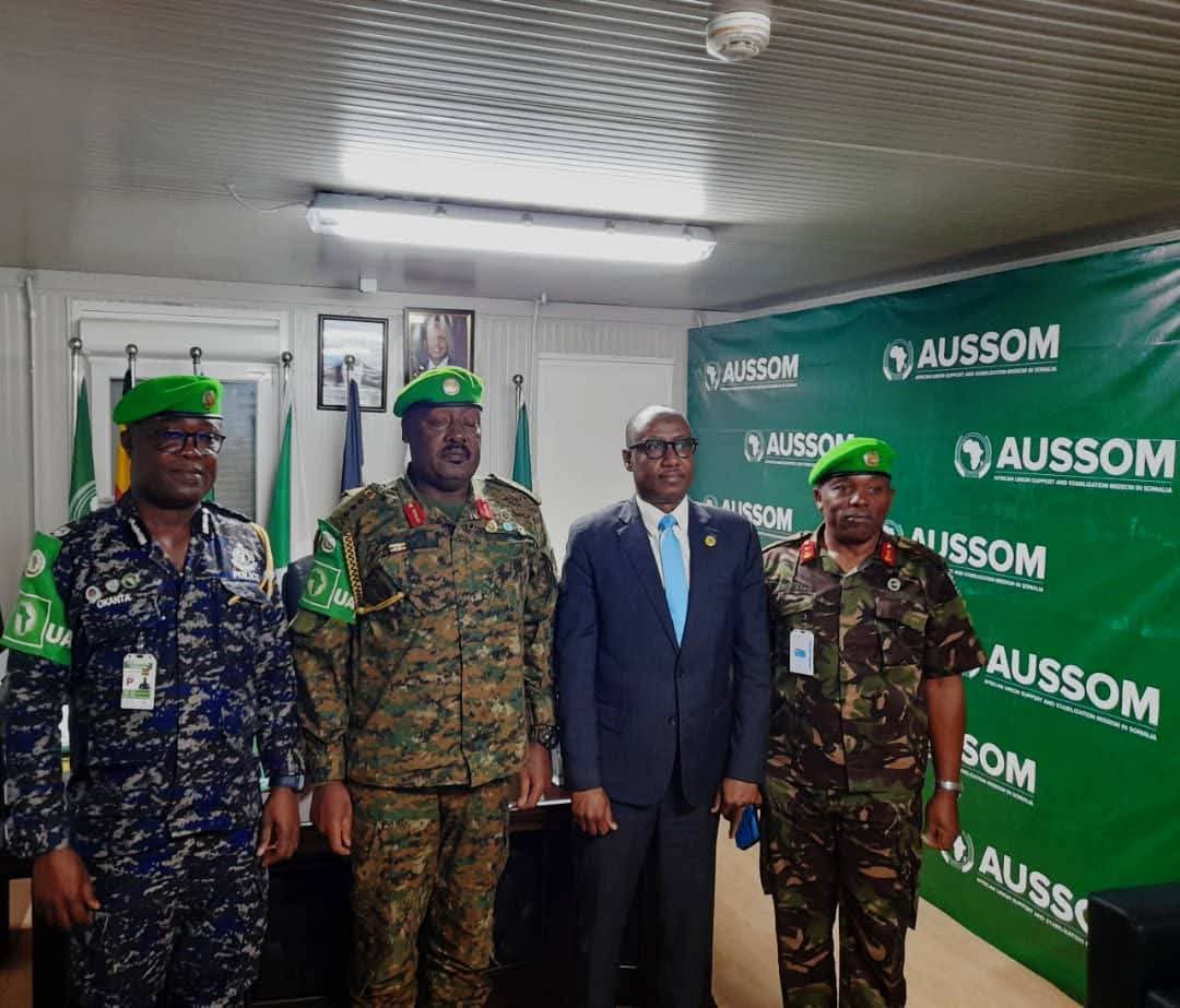 LiveDjib's tweet image. L’Union africaine accueille chaleureusement l’arrivée de Son Excellence l’Ambassadeur Mouktar Ousman Karie à Mogadiscio, où il prend officiellement ses fonctions en tant que Représentant spécial adjoint du Président de la Commission de l’Union africaine (DSRCC) pour la Somalie.…