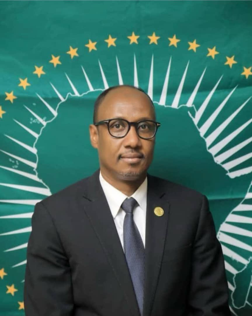 LiveDjib's tweet image. L’Union africaine accueille chaleureusement l’arrivée de Son Excellence l’Ambassadeur Mouktar Ousman Karie à Mogadiscio, où il prend officiellement ses fonctions en tant que Représentant spécial adjoint du Président de la Commission de l’Union africaine (DSRCC) pour la Somalie.…