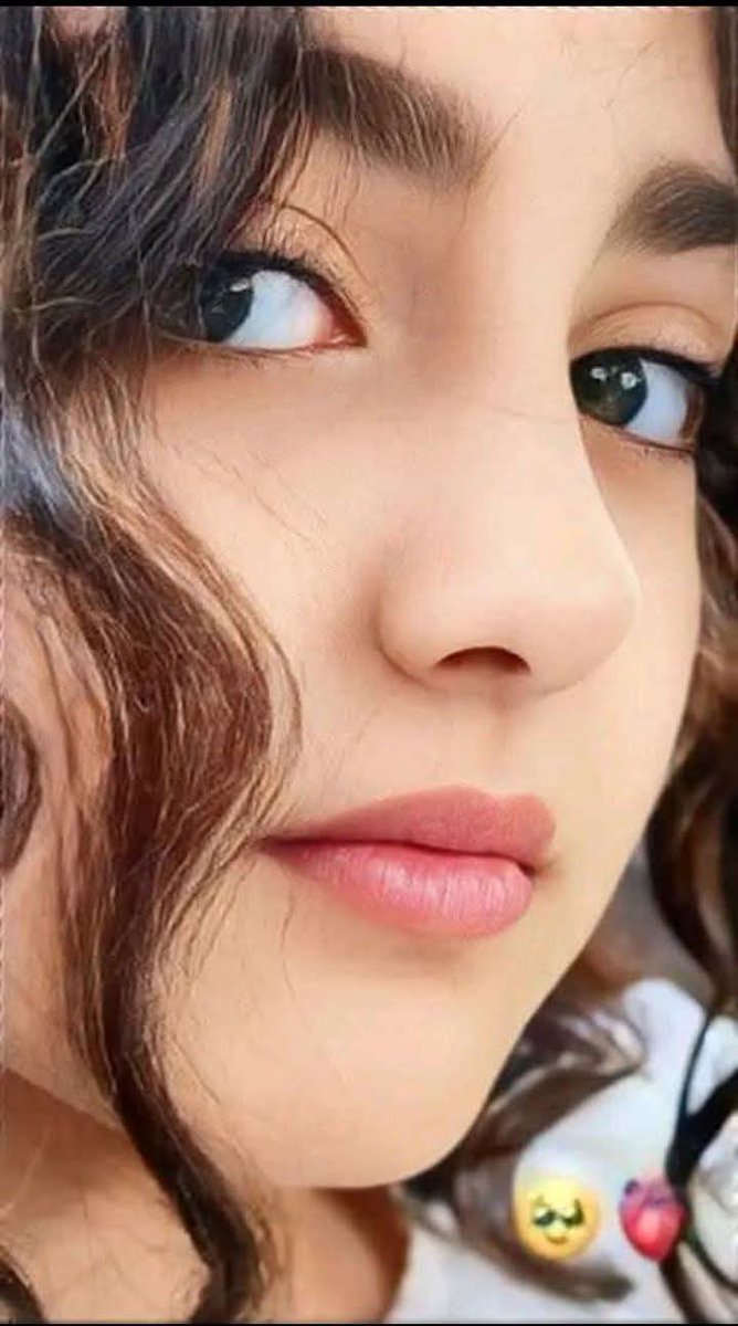 کوئ ایسا تعویز دو مجھے 
کہ میں چالاک ہو جاوُں

میری سادگی مجھے بہت 
نقصان دیتی ہے 
😥

#قومی_زبان