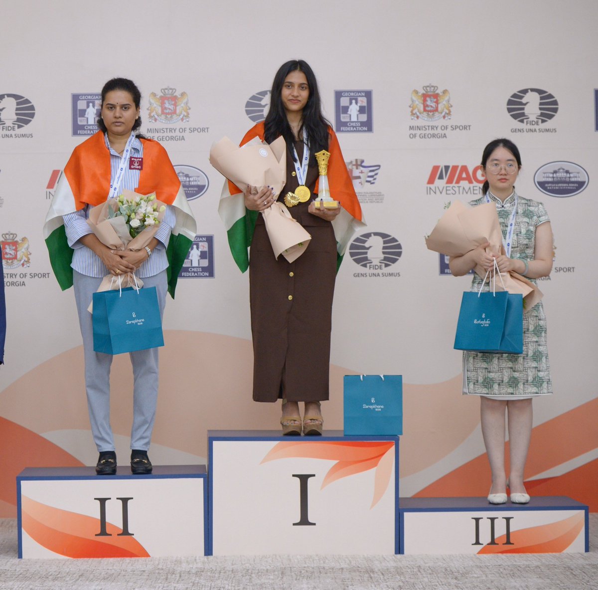 THE WINNERS OF WOMEN'S CHESS WORLD CUP!

🥇 Divya Deshmukh 🇮🇳
🥈 Humpy Koneru 🇮🇳
🥉 Tan Zhongyi 🇨🇳