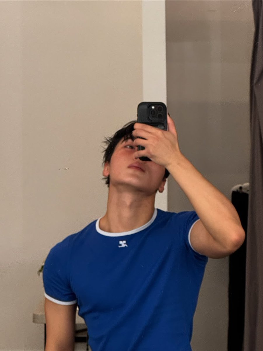 ghostizle's tweet image. @ s.keej posted    [ 02:08 AM ]

my day off was spent productively i think? i changed bedsheets and did the laundry and folded the clothes and i didn’t forget my meals! personally i think i would make an Amazing wife. hope everyone else had a decent day if not a good one!