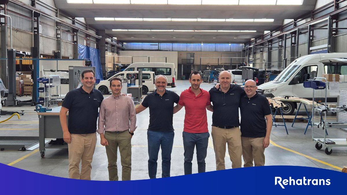 Rehatrans's tweet image. 🚗Recibimos la visita de Víctor Gil y Javier Juárez de @renault_esp

Recientemente hemos incorporado a nuestra gama de #vehículosadaptados la Kangoo L2 y la nueva Master con suelo #Smartfloor.

¡Seguimos trabajando por la #accesibilidad!🙌

#Renault #MovilidadReducida