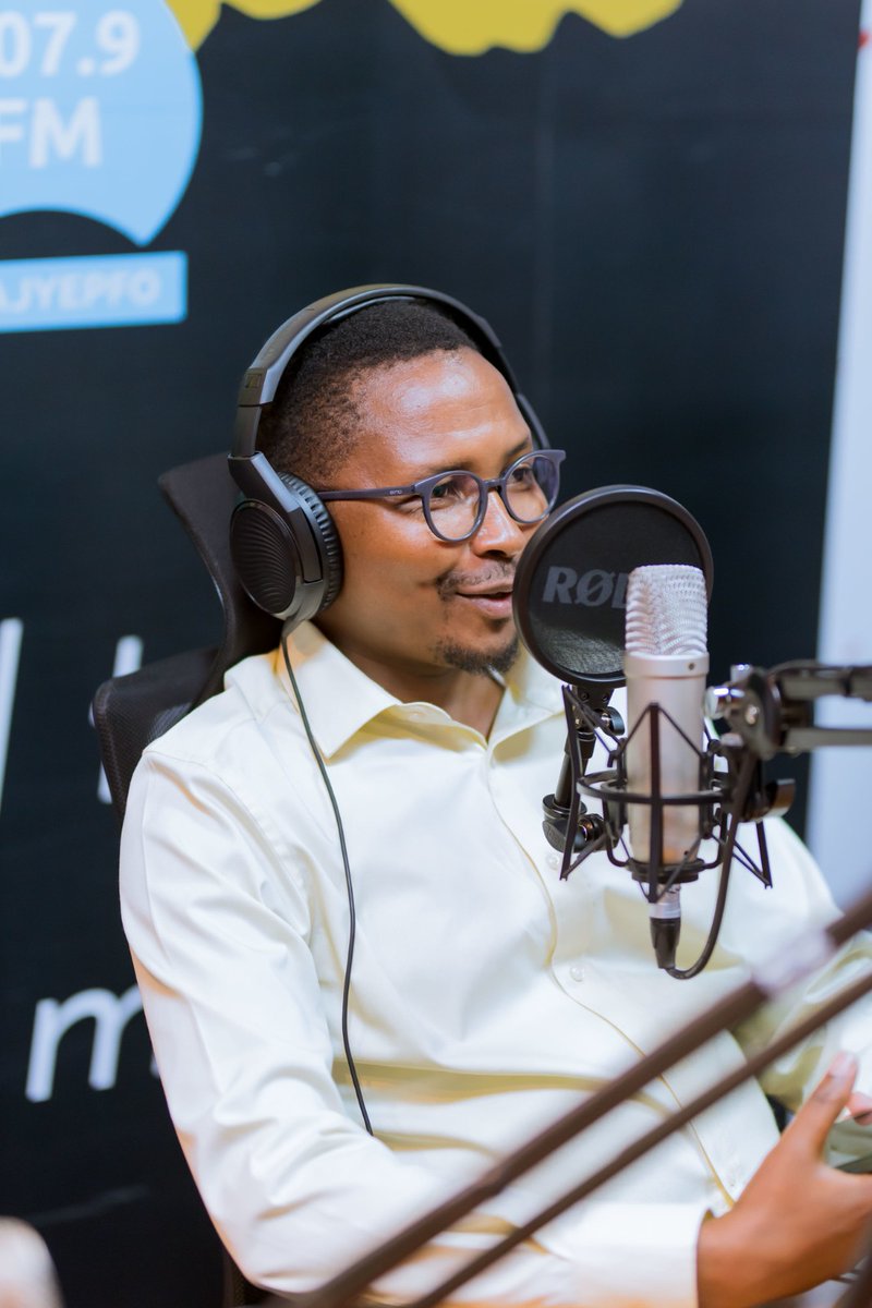 kigalitoday's tweet image. Casmir Manirareba, Umuyobozi wungirije muri Saint Paul International School, yavuze ko ikoreshwa ry&apos;ikoranabuhanga mu mashuri, ritanga umusaruro mu myigire y&apos;abana by&apos;umwihariko mu gukora imyitozo, kureba amasomo mu buryo bw&apos;amashusho cyangwa kuyumva mu buryo bw&apos;amajwi. 

Yavuze…