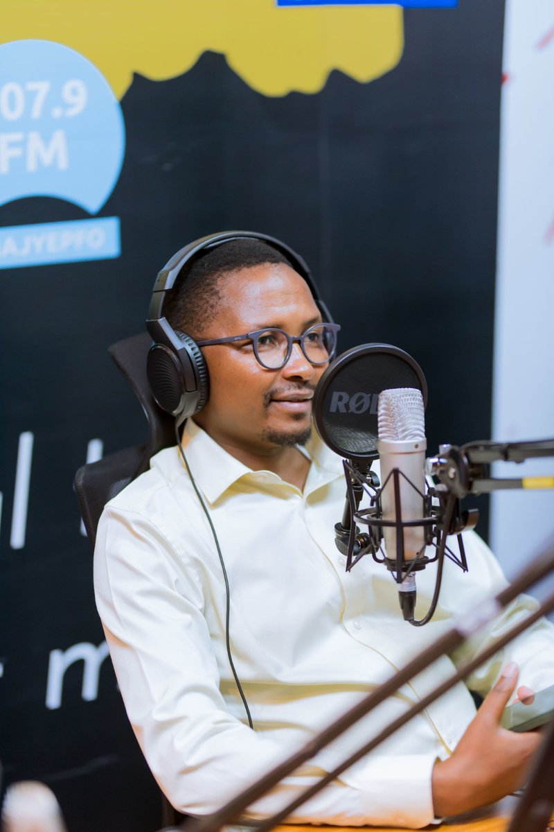 kigalitoday's tweet image. Casmir Manirareba, Umuyobozi wungirije muri Saint Paul International School, yavuze ko ikoreshwa ry&apos;ikoranabuhanga mu mashuri, ritanga umusaruro mu myigire y&apos;abana by&apos;umwihariko mu gukora imyitozo, kureba amasomo mu buryo bw&apos;amashusho cyangwa kuyumva mu buryo bw&apos;amajwi. 

Yavuze…