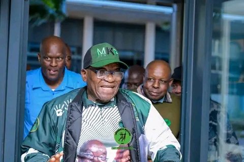 CadreNguyi's tweet image. Commander Morning π Today, H.E President Jacob #Zuma led the meeting of the National Officials. #GwazaMkhontoGwaza ππ€
