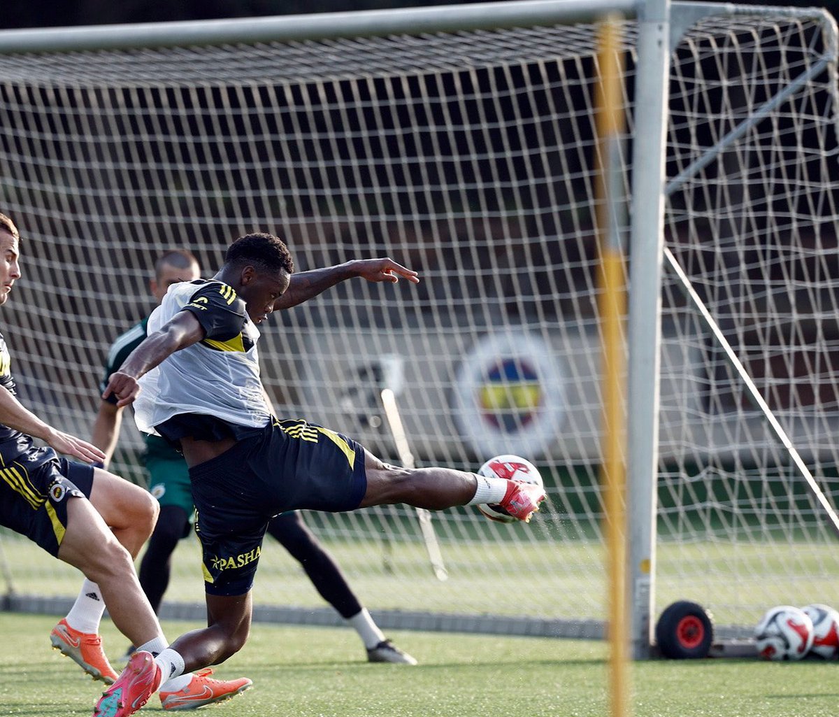 SaracogluSports's tweet image. Jhon Duran, durdurulamıyor…