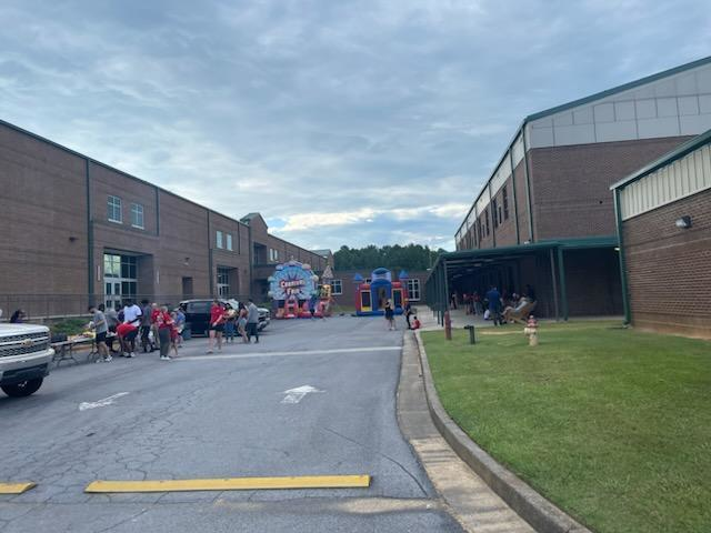 We would like to thank the Omega Psi Phi Fraternity Tau Mu Mu for catering our Back to School Family Fun Night. Thank you for investing in and supporting Rome High School! #GoWolves