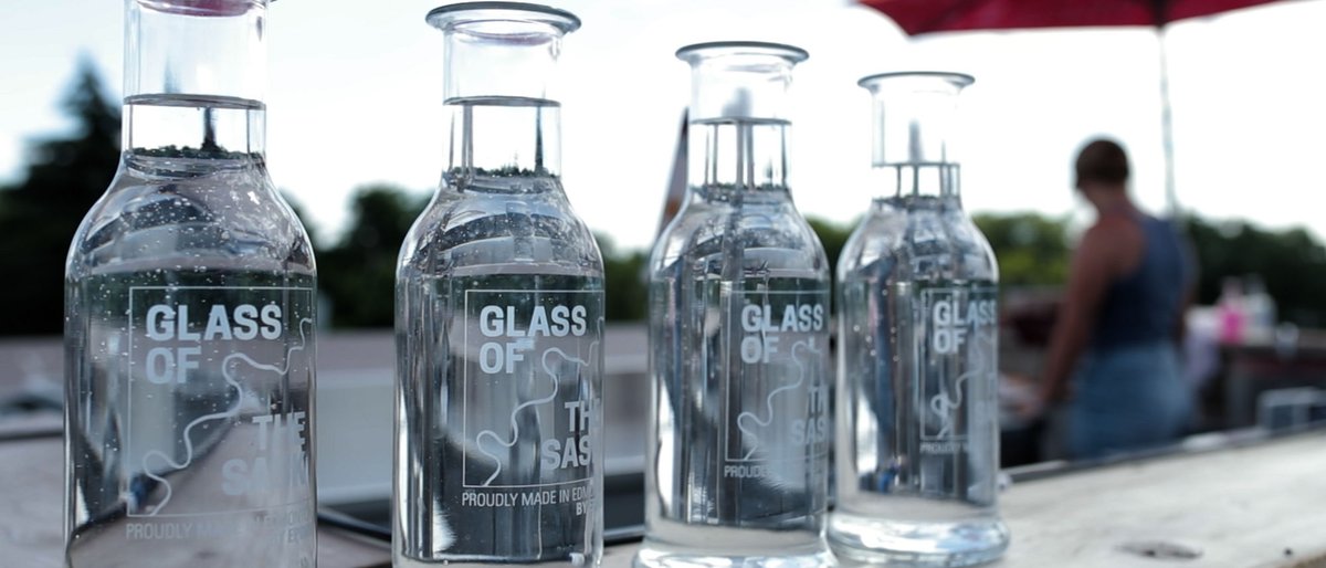 CISNCountry's tweet image. @CISNCountry💋 is toasting the North Saskatchewan River with @EPCOR.
Raise a #GlassOfTheSask for your chance to win:
💧$50 gift card to a local restaurant
💧Limited-edition water bottle set
Glass of the Sask. On Tap. Made Local. By #EPCOR.
🆓Entry cisnfm.com/contest/28866/…