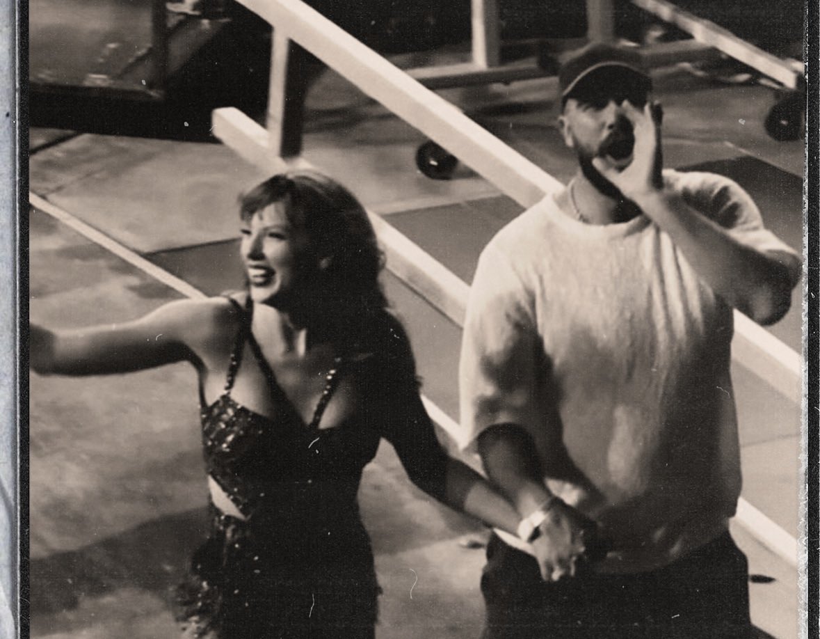 silentswiftie89's tweet image. “he makes her feel safe and supported and she brings so much joy into his life”