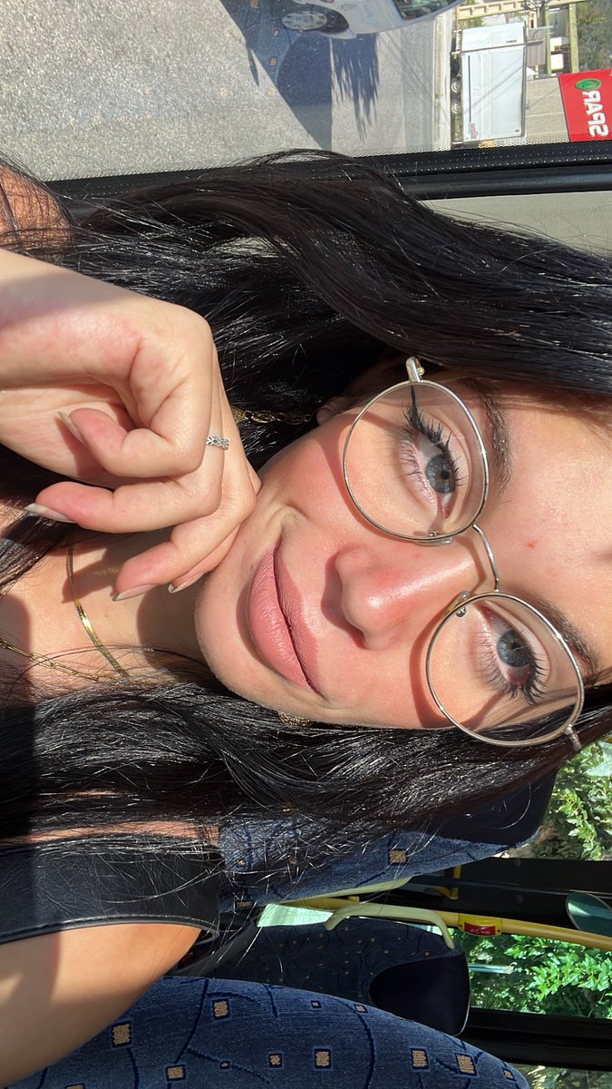 juliaapegoo's tweet image. esta es la cara de una tia que se acaba de apuntar a la autoescuela!!!