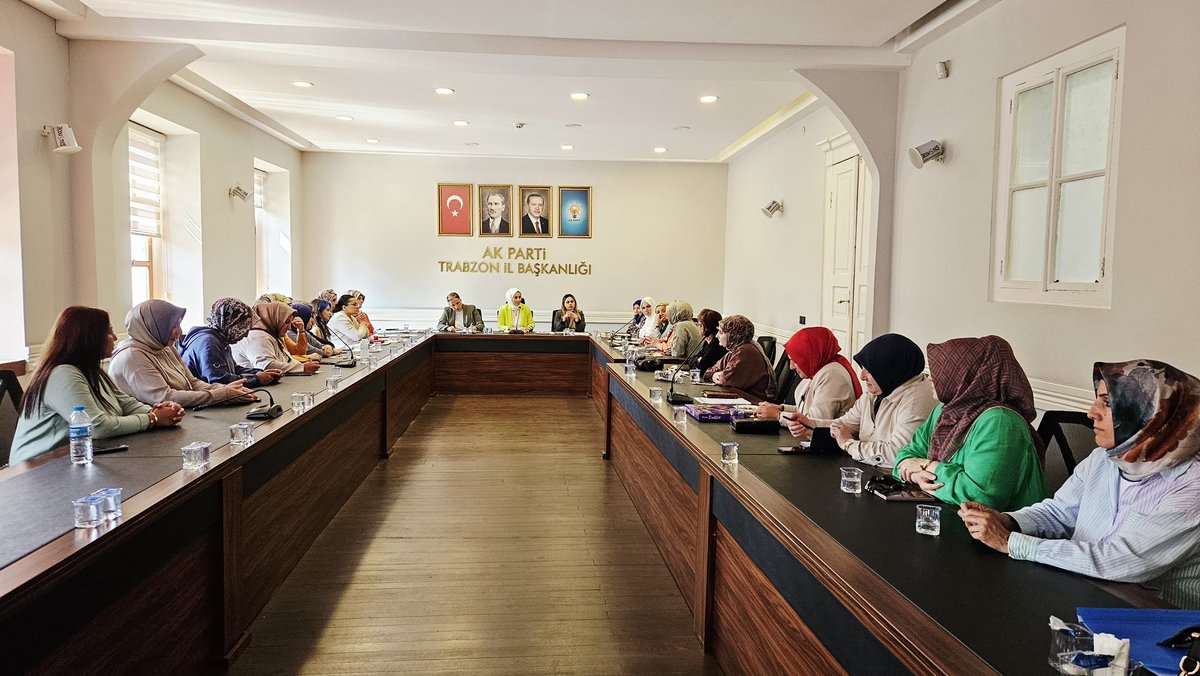ayfercihan's tweet image. 📍Kadın Muhtarlarımızla Buluşma
🤝 Birlikte Güçlüyüz
Bugün mahallelerimizin sesi, halkımızın temsilcisi olan kıymetli kadın muhtarlarımızla bir araya geldik.
Yerelde hizmetin en yakın temsilcileri olarak sahada gece gündüz çalışan, mahalle mahalle dokunan bu güçlü kadınlarla…