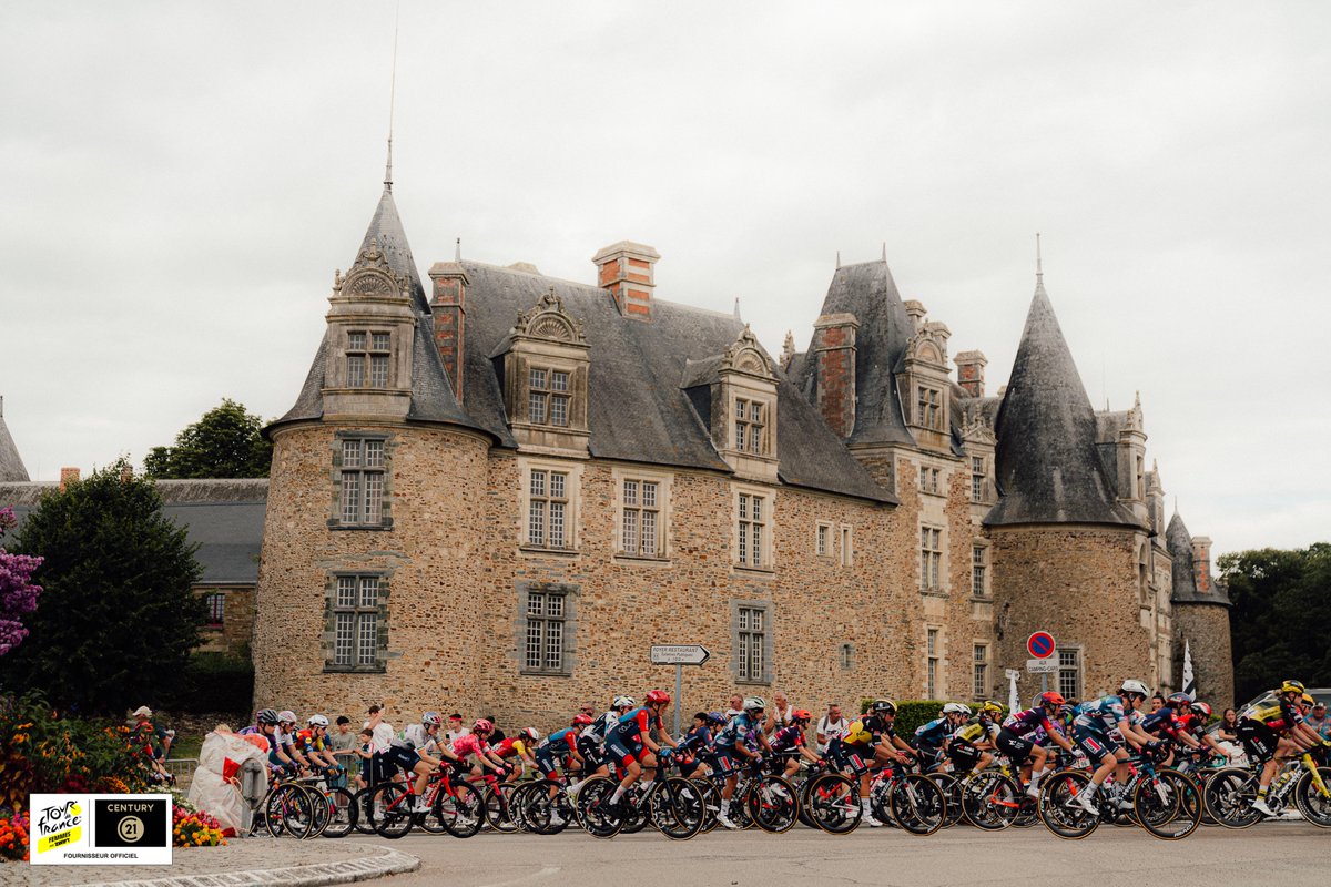 Pic of the day : just a French corner 😎

📸 A.S.O./ <a href="/ThomasMaheux/">Thomas Maheux 🐼</a> 

👋 <a href="/century21fr/">Century 21 France</a> l #TDFF2025 l #WatchTheFemmes