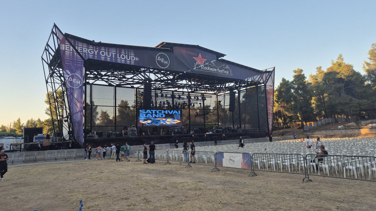 uther_hs's tweet image. Καλησπέρα συναυλιακο φιναλε για φέτος με legends satriani vai
