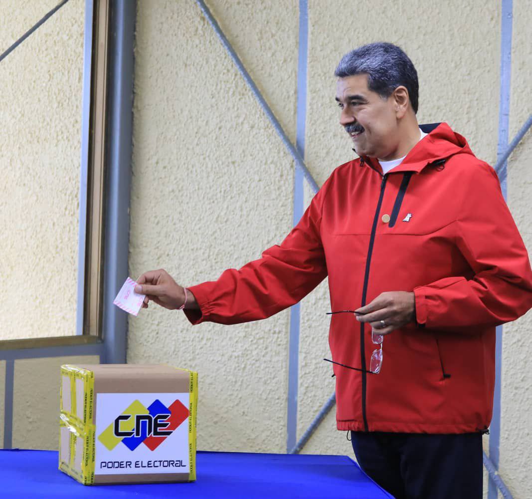 EmilioLozadaG's tweet image. En nombre de @PartidoPCC trasladamos sinceras felicitaciones a @PartidoPSUV y al Gran Polo Patriótico por contundente victoria en elecciones de alcaldes y concejales celebradas ayer. Nueva confirmación de la fuerza de la Revolución Bolivariana y la vigencia del legado de Chávez.