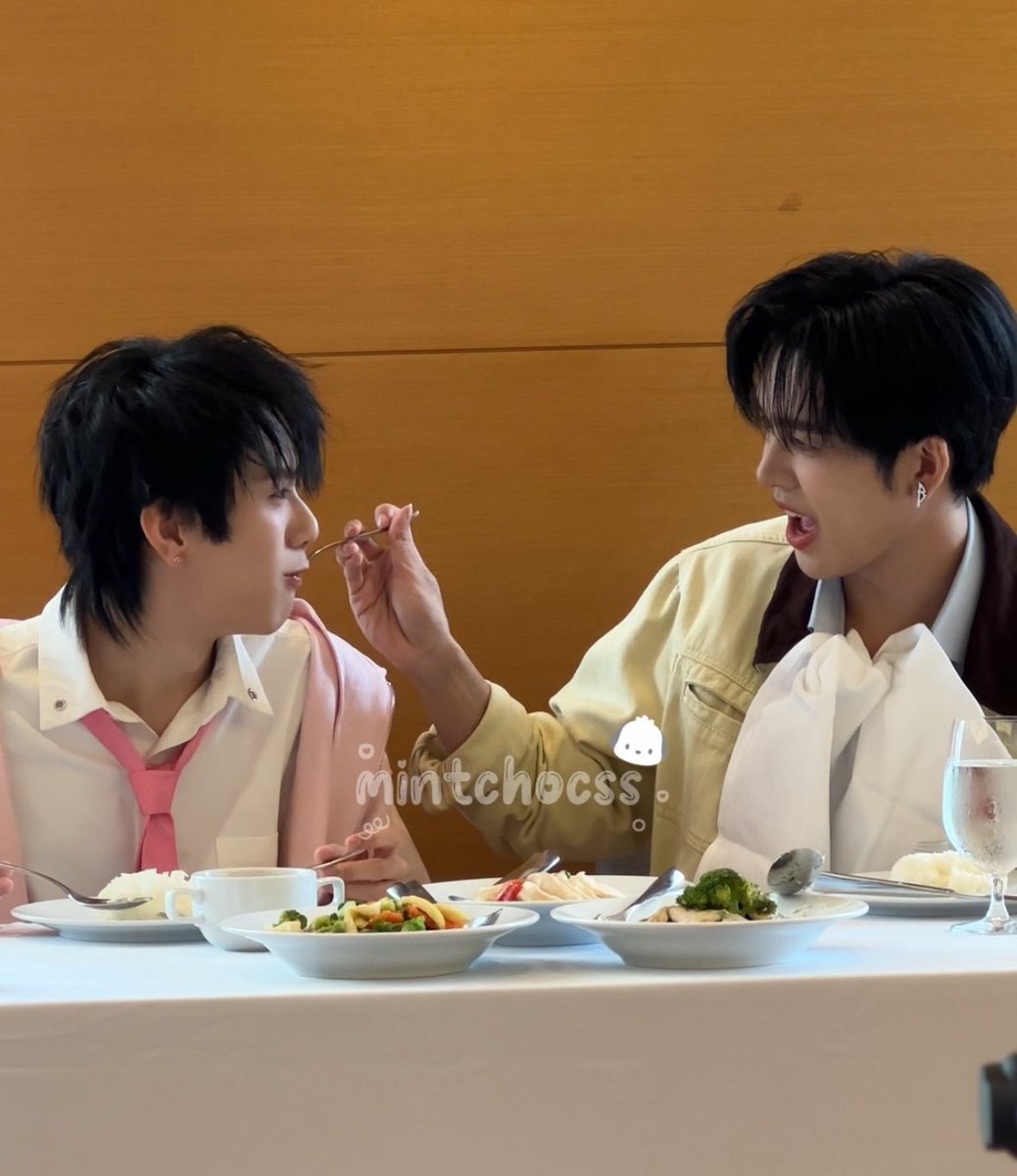 mintchocss's tweet image. they sure eat well together 🥹❤️
#AuauSave #อู่อู๋เซฟ
#auautnp #savewrg