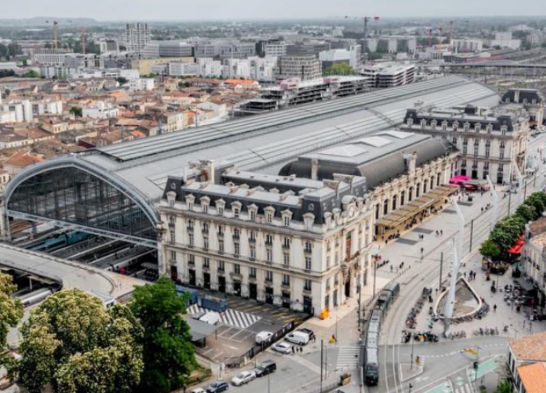 clemgilardini's tweet image. (Tweet risqué). Cachez ces horreurs que je ne saurais voir, car il n’y en a pas de plus belle gare en France que celle de Bordeaux. Il n’y a pas débat et certainement pas avec les affreux bunkers de Metz et Limoges. Non mais admirez cette merveille de grâce et de légèreté !