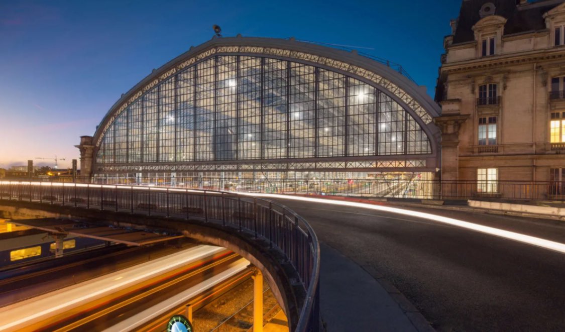 clemgilardini's tweet image. (Tweet risqué). Cachez ces horreurs que je ne saurais voir, car il n’y en a pas de plus belle gare en France que celle de Bordeaux. Il n’y a pas débat et certainement pas avec les affreux bunkers de Metz et Limoges. Non mais admirez cette merveille de grâce et de légèreté !