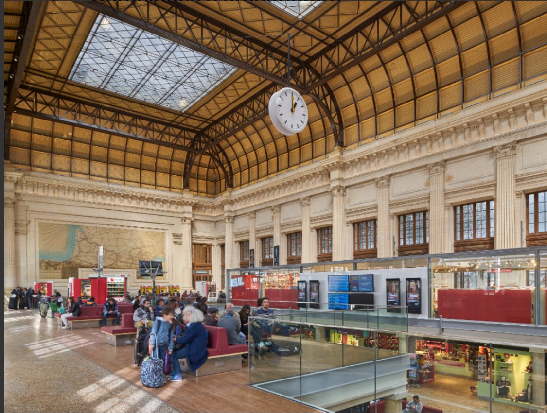 clemgilardini's tweet image. (Tweet risqué). Cachez ces horreurs que je ne saurais voir, car il n’y en a pas de plus belle gare en France que celle de Bordeaux. Il n’y a pas débat et certainement pas avec les affreux bunkers de Metz et Limoges. Non mais admirez cette merveille de grâce et de légèreté !