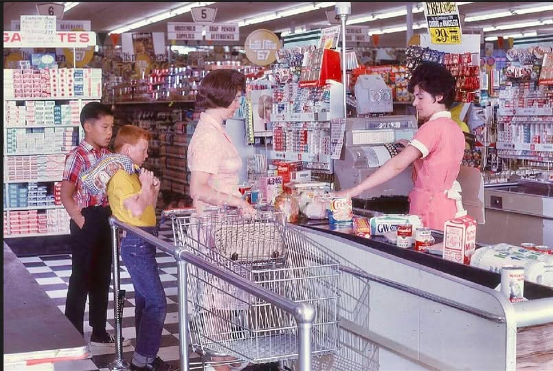 MareQay's tweet image. When cigarettes were sold at the checkout in cartons 🤪