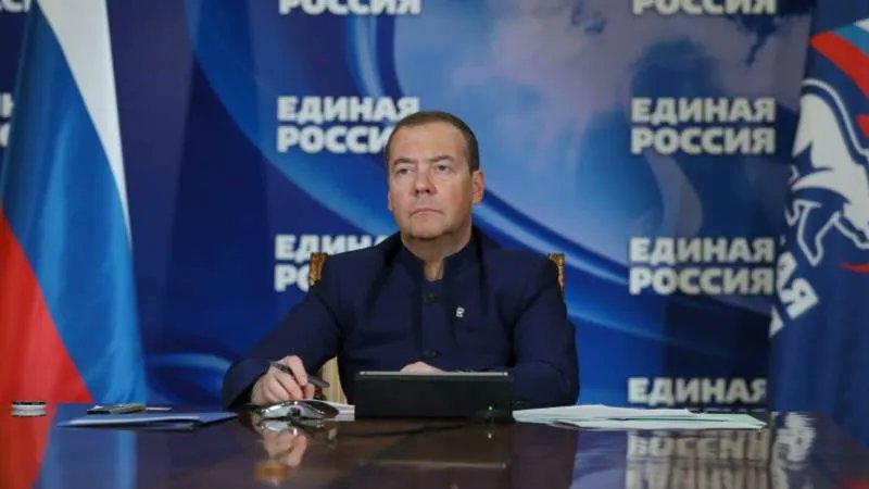 geraldcelente's tweet image. Medvedev responds to Trump's 'ultimatum game,' says, 'Russia isn't Israel'
trendsinthenews.substack.com/p/medvedev-res…