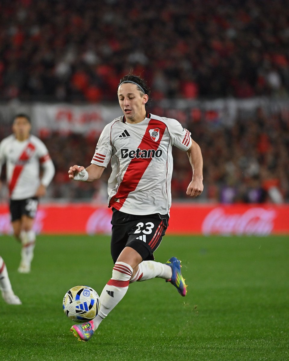 GlobalCARP's tweet image. Last night, Matías Galarza Fonda made his River Plate debut. ⚪🔴⚪
Let it rip, Mati! 🇵🇾💪