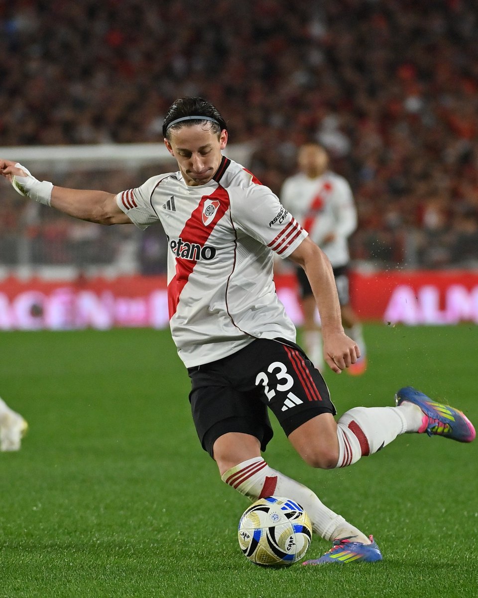 GlobalCARP's tweet image. Last night, Matías Galarza Fonda made his River Plate debut. ⚪🔴⚪
Let it rip, Mati! 🇵🇾💪
