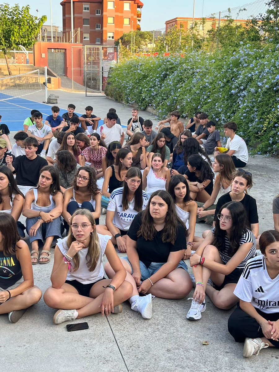fecsfc's tweet image. Tras un parada en Barcelona, nuestros peregrinos emprenden su viaje a Roma para el Jubileo.

Gracias al colegio Scala Dei por acogernos.
Nos ponemos en marcha y pedimos vuestras oraciones para un día entero de viaje en bus. 🙏

#Jubileo2025 #experiencias