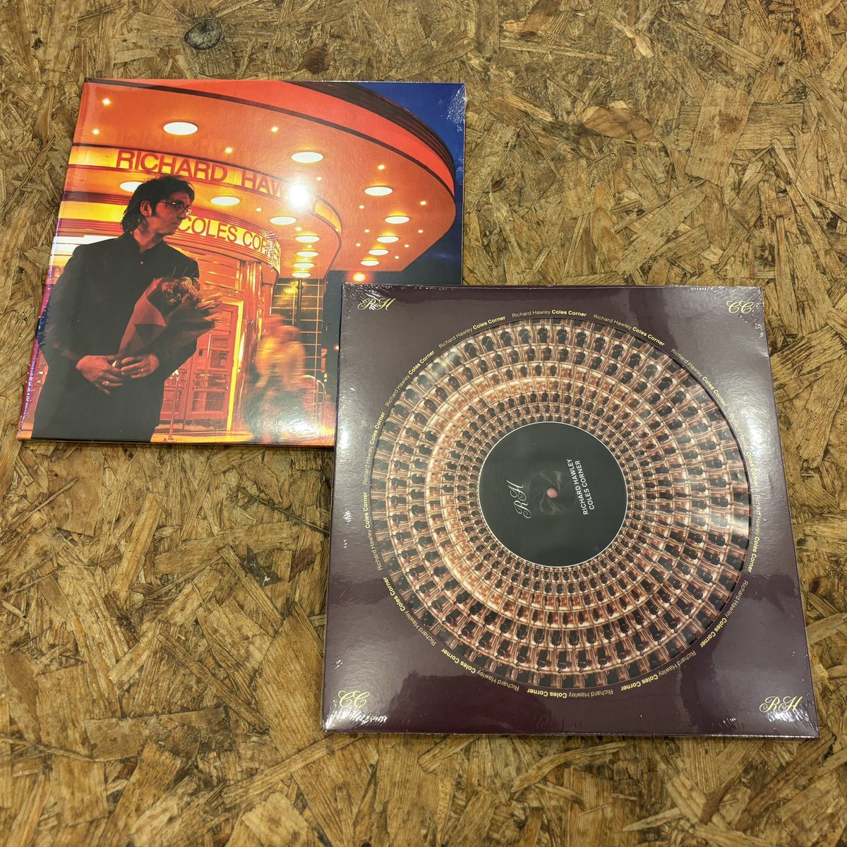 Bear Tree Records (@beartreerecords) on Twitter photo Hawleyās classic Coles Corner gets a 20th anniversary reissue this Friday! Black vinyl LP, zoetrope picture disc LP and 2CD.
<a href="/RichardHawley/">richardhawley</a> <a href="/parlophone/">Parlophone Records</a>
beartreerecords.com/products/richa⦠Hawleyās classic Coles Corner gets a 20th anniversary reissue this Friday! Black vinyl LP, zoetrope picture disc LP and 2CD.
<a href="/RichardHawley/">richardhawley</a> <a href="/parlophone/">Parlophone Records</a>
beartreerecords.com/products/richaā¦