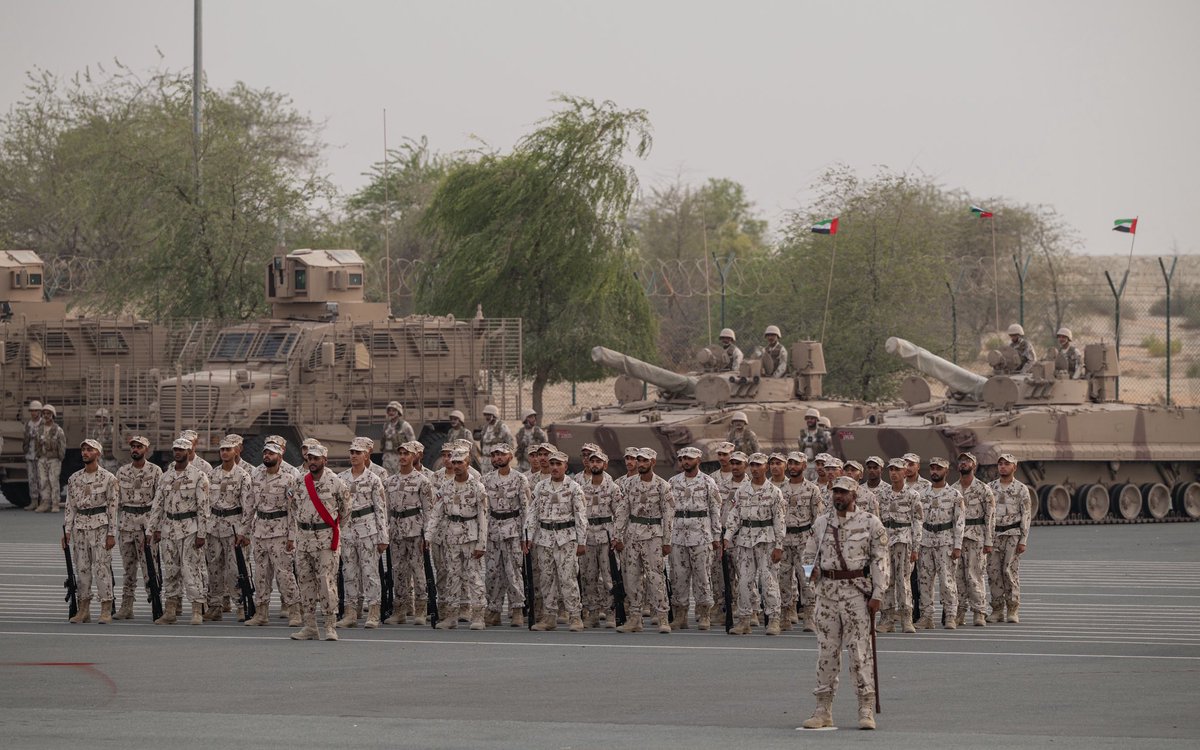 HamdanBinZayed's tweet image. شهدنا العروض الميدانية لمجندي الخدمة الوطنية في مركز تدريب ليوا، والتي أبرزت مستوى التأهيل العالي والانضباط.
ويأتي ذلك في إطار دور الخدمة الوطنية في بناء قاعدة شبابية مؤهلة، تتمتع بالجاهزية والقدرة على خدمة الوطن والدفاع عنه في مختلف الميادين.