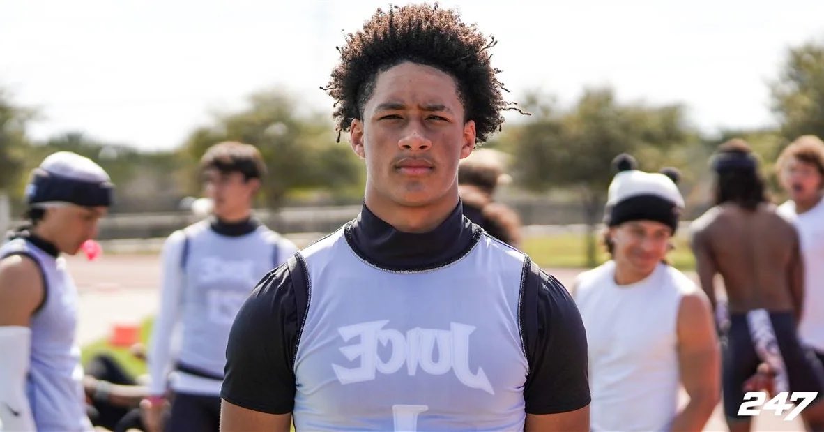 Few 2027 recruits had a summer quite like Jaiden Fields

The #Sooners were one of several to offer as the Hutto HS star went on a dominant run of camps &amp; in-person workouts

He talks his OU offer, a recruiting surge &amp; more

“There’s more to see…”

📝- 247sports.com/college/oklaho…