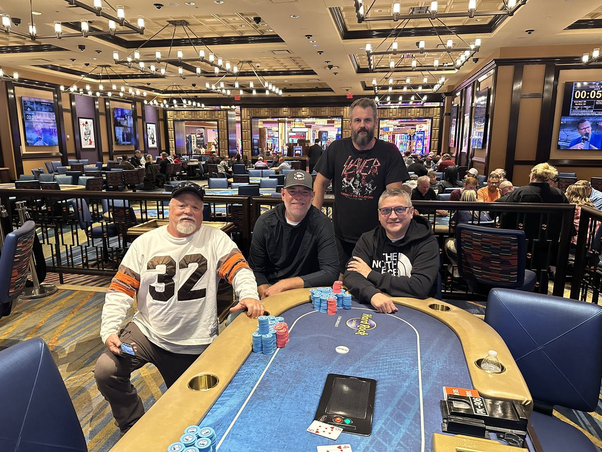 $300 50K Quarterly results.  Via a chop ($10,105 each) we have our winners.  Congratulations to Brian Wardrup, Blake Barnes, Greg Hayes, and John Bailey for outlasting 277 other entries to share the top spot. 

Buy In- $300
Entries- 281
Guarantee- 50K
Prize Pool- $70,250