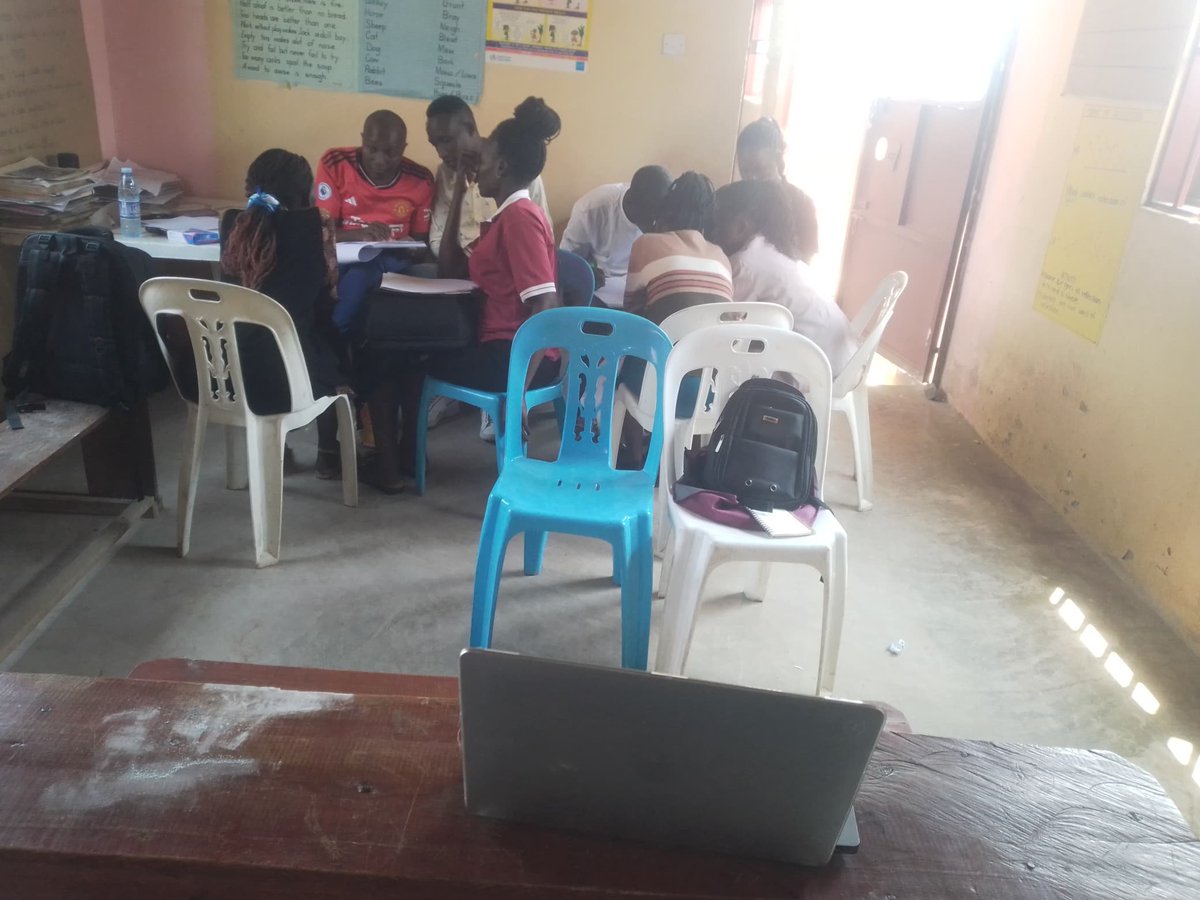SharebilityUg's tweet image. ICT integration workshop at Ever Increasing Children&apos;s Center-Makindye . Teachers acquiring digital skills to empower learners with 21st century abilities regardless of their social/economic status, courtesy @EdifyUganda thru its #EdifyEdtech programs.#Sharebilityedutech