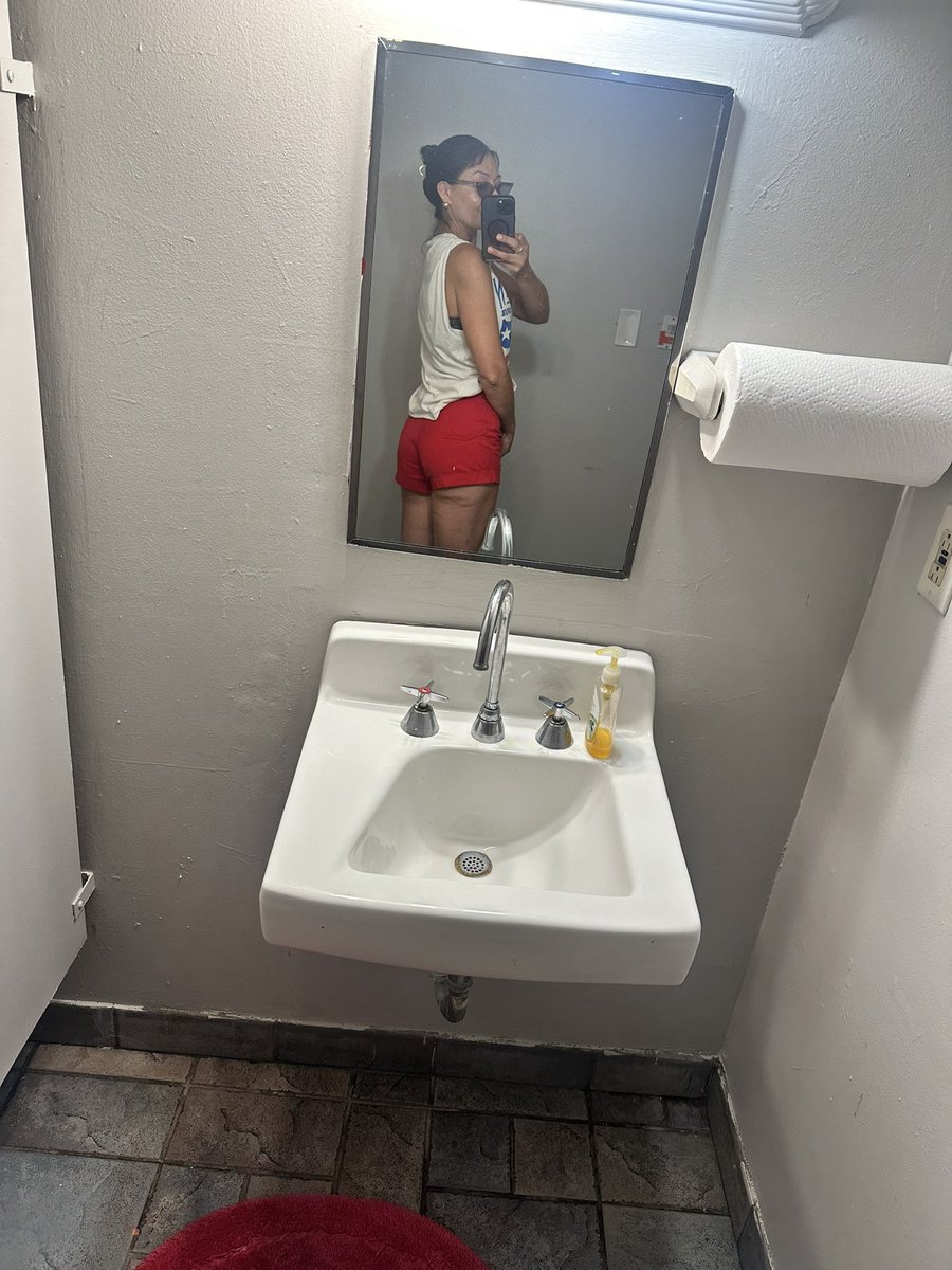 the_mighty_bee_'s tweet image. #looking like my #mama she had a pair of red #copperkey shorts just like these #size3 too only she didn’t have back leg chunk… guess I need to work out more