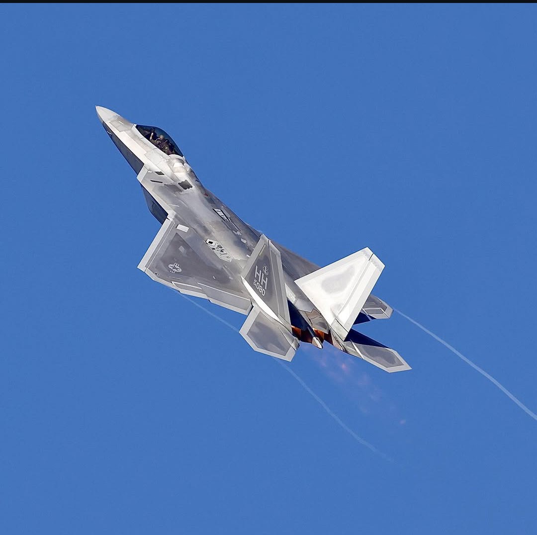 t5626a0719's tweet image. Aircraft/F-22A RAPTOR