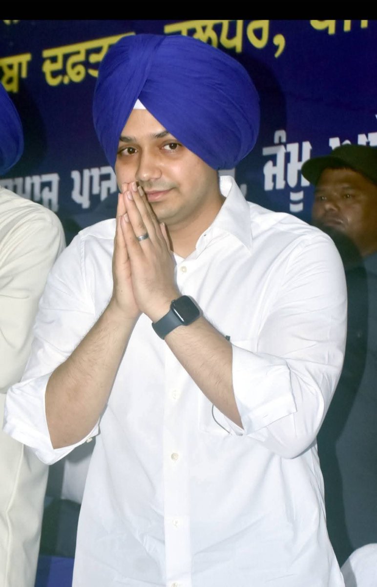 rakesh_bror's tweet photo. जय भीम जय बसपा 
युवा ह्रदय सम्राट  Chief National Co-ordinator BSP माननीय आकाश आनन्द जी नए लुक में । 
पंजाब की धरती पर आपकी गौरवमयी उपस्थित हम सब का मनोबल बढ़ाती है । आप हमारे आशा भरोसा है । माननीय बहिन कुमारी मायावती जी का आशीर्वाद आप पर हमेशा बना रहे । https://t.co/3qTKwHf2vT