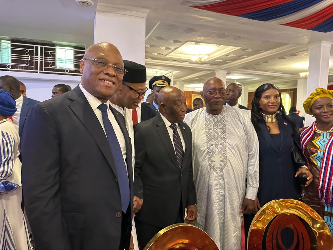 jckbrou's tweet photo. À l’invitation de Son Excellence Monsieur Joseph Nyuma Boakai, Président de la République du Libéria, j’ai eu l’honneur de prendre part, aux côtés de plusieurs chefs d’État et hautes personnalités, aux célébrations du 178ᵉ anniversaire de l’indépendance du Libéria, le 26 juillet 2025 à Monrovia.

À cette occasion, j’ai reçu une distinction honorifique, en reconnaissance de mon engagement constant en faveur de la paix, de la stabilité et de l’intégration régionale en Afrique de l’Ouest.

Ce prix m’a été remis par Son Excellence Julius Maada Bio, Président en exercice de la CEDEAO et Président de la République de Sierra Leone, dans le cadre des célébrations marquant le cinquantenaire de la Communauté économique des États de l’Afrique de l’Ouest (CEDEAO), en ma double qualité de Gouverneur de la Banque Centrale des États de l’Afrique de l’Ouest et d’ancien Président de la Commission de la CEDEAO.

Ma participation à cette cérémonie s’inscrit dans la continuité des efforts collectifs menés au sein de la sous-région pour promouvoir la stabilité, l’intégration économique et le dialogue entre institutions.

#JeanClaudeKassiBrou #BCEAO #UMOA #UEMOA #CEDEAO #BanqueCentrale #Banques #Monnaie #Politiquemonétaire #Stabilitéfinancière #Economie #Finance